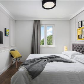 5 bedroom villa with pool near Pula, sleeps 10-12